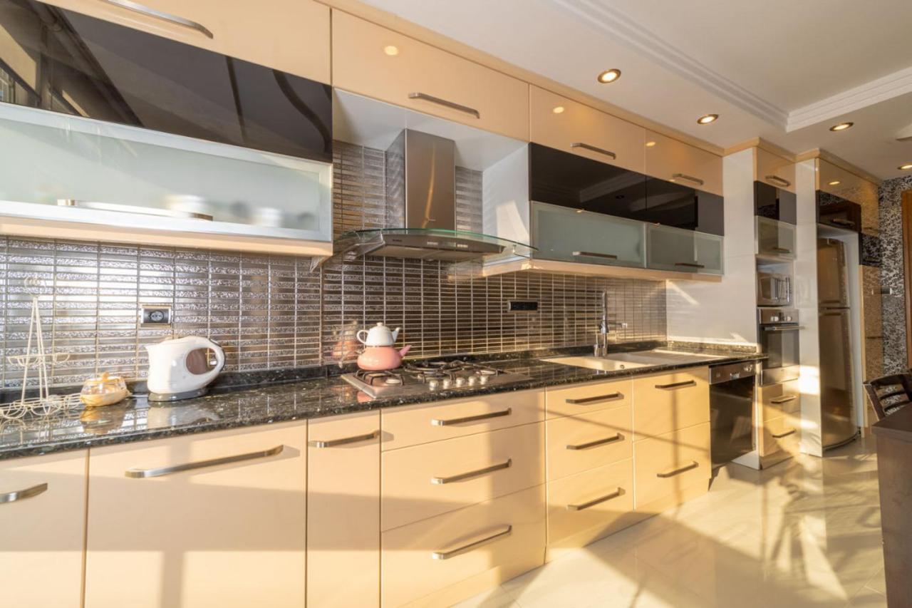 Lovely Flat With Sea View Near Beach In Muratpasa Antalya Exteriör bild